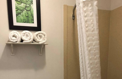 Joaquin Hotel | Executive Inn & Suites Joaquin