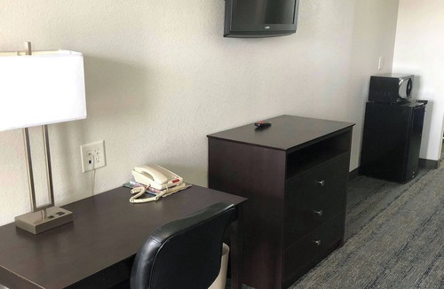 Joaquin Hotel | Executive Inn & Suites Joaquin