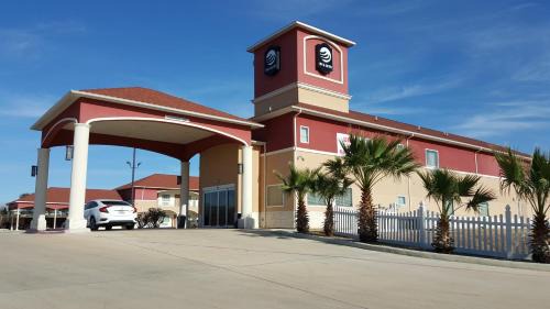 Floresville Hotel | Executive Inn & Suites