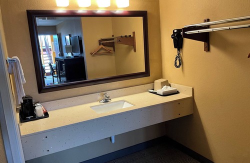 La Grange Hotel | Executive inn & Suites