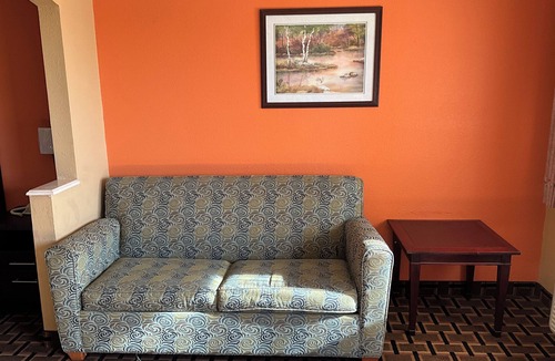 La Grange Hotel | Executive inn & Suites