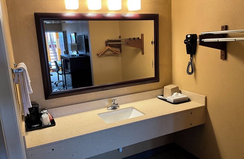 La Grange Hotel | Executive inn & Suites