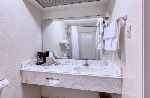 Marshall Hotel | Executive Inn & Suites