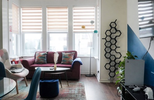 Westcliff-on-Sea House | Executive King size 1-bedroom Contractor friendly - Free Parking!