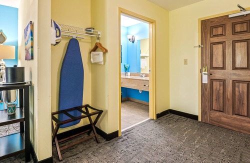 Crawfordville Hotel | Executive King Suite: Spacious Comfort for Work & Rest at Wildwood Inn