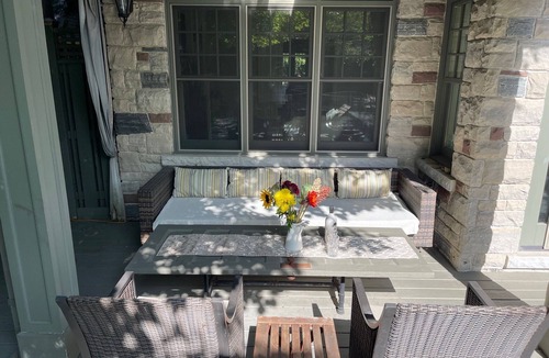 The Kingsway House | EXECUTIVE KINGSWAY HOME WITH POOL/OLOS + LKS CATCHMENT