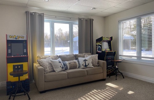 Faraday House | Executive Lakefront Cottage on Bay Lake
