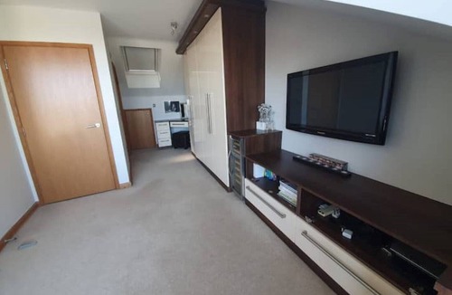 Caldecotte House | Executive Lakeside 4 Bed Townhouse