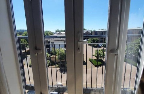 Caldecotte House | Executive Lakeside 4 Bed Townhouse