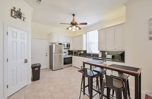 Cedar Hill Apartment | ★Executive Lakeside Estate★Front-Attached Apt Only