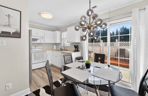 Greensboro House | Executive & Luxury 2bedroom Townhome