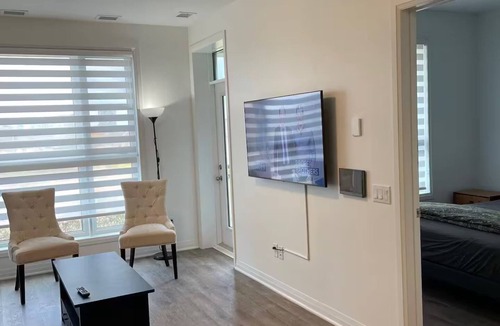 Oakville Apartment | Executive Luxury Apartment.