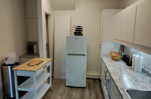 Hollister Apartment | Executive Master Suite