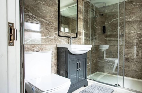 Stoke-on-Trent House | EXECUTIVE MODERN & LUXURY HOME