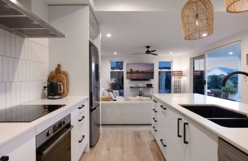 Papamoa Beach House | Executive Modern Home