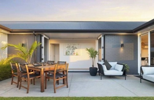 Papamoa Beach House | Executive Modern Home