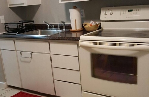 Lincoln Terrace Apartment | Executive One Bed Plus Office/flex Close to downtown, OU Med,