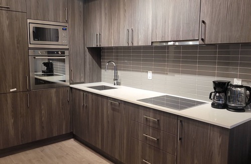 Niagara Condo | Executive rental walk to CN tower aquarium food entertainment next THE WELL