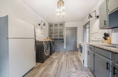 Appleton Apartment | Executive Retreat: Furnished, Yard, Parking and Blocks From Downtown Appleton