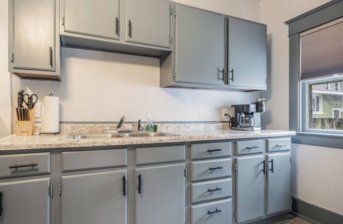 Appleton Apartment | Executive Retreat: Furnished, Yard, Parking and Blocks From Downtown Appleton