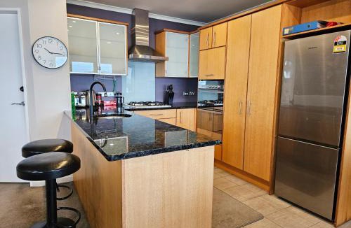 Wellington Apartment | Executive, Spacious & Modern Home, 8 Beds!