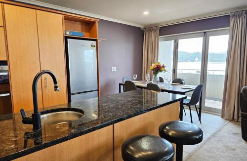 Wellington Apartment | Executive, Spacious & Modern Home, 8 Beds!