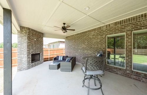 Broken Arrow House | Executive Stay, Modern Farmhouse Perfect Location. Garage Parking.