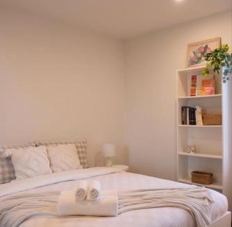 Balwyn Apartment | Executive Stay Quiet 2BR 2BA Study Tram at Door Secure Parking