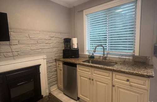 East Side Apartment | Executive Studio Walk to Emory