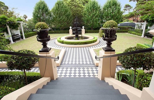 Lewisham Apartment | Executive Studio With Patio Near Trains