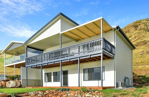 Wirrina Cove House | Executive style accommodation on the beach front at Wirrina Cove. Sit.