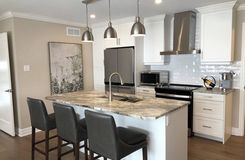 London Apartment | Executive-style apartment in London's Hunt Club. Idea for long-term stays.