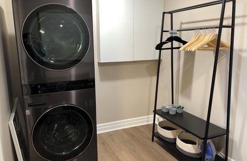 London Apartment | Executive-style apartment in London's Hunt Club. Idea for long-term stays.