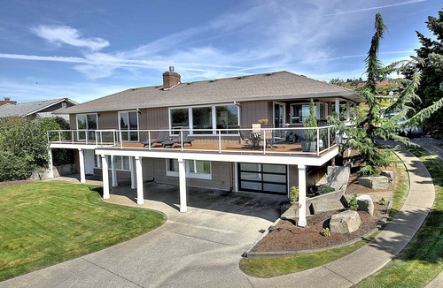 West End House | Executive style view home on a Park like lot