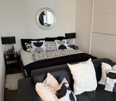 Hard Apartment | Executive Suite-Business Edition