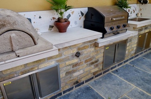 Saffron Walden Apartment | Executive Suite with Private Hot Tub SkyTV