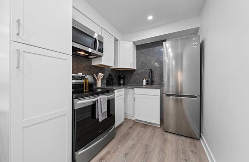 Dufferin Grove Apartment | Executive Suite Near FIFA 2026 Little Italy