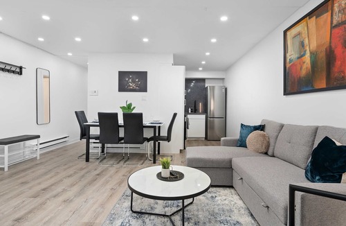 Dufferin Grove Apartment | Executive Suite Near FIFA 2026 Little Italy