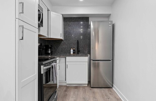 Dufferin Grove Apartment | Executive Suite Near FIFA 2026 Little Italy