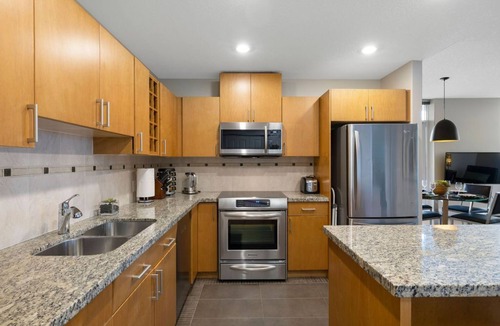 Rosscarrock Condo | Executive Suite with pool and amazing view