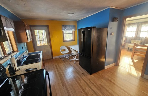 Dracut Apartment | Executive Suite with Private Kitchen, Bath & Parking