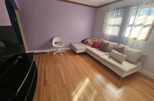 Dracut Apartment | Executive Suite with Private Kitchen, Bath & Parking