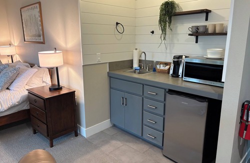Brinnon Apartment | Executive Top Floor Suite w/Ocean Harbor Views!