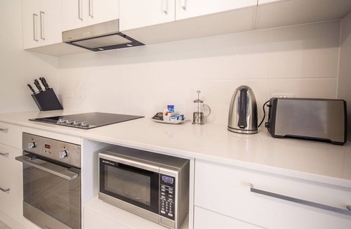 Flynns Beach House | Executive Townhouse At Nobbys Beach