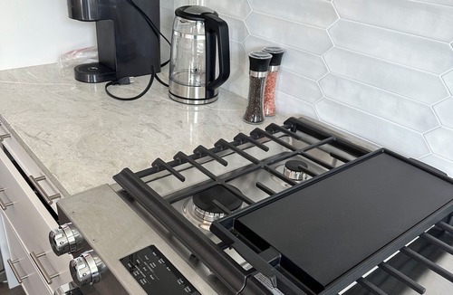 Burlington House | Executive Townhouse Burlington, this stylish place conveniently located to shops