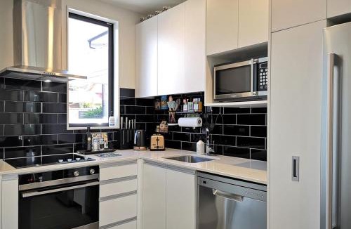 Wellington House | Executive Townhouse in Island Bay with Free Parking