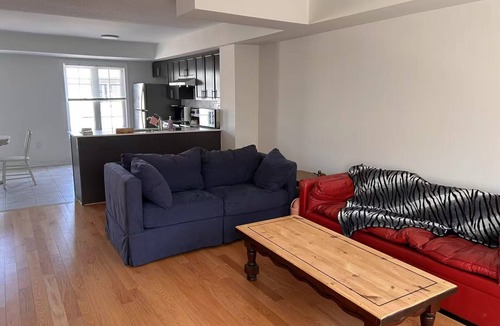 Sheridan House | Executive townhouse next to popular provincial park, 10 minutes walk