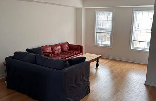 Sheridan House | Executive townhouse next to popular provincial park, 10 minutes walk