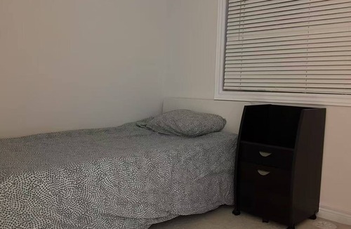 Sheridan House | Executive townhouse next to popular provincial park, 10 minutes walk