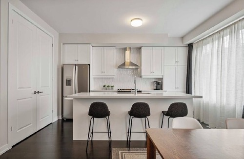 Mount Pleasant House | Executive Townhouse on a Ravinenn